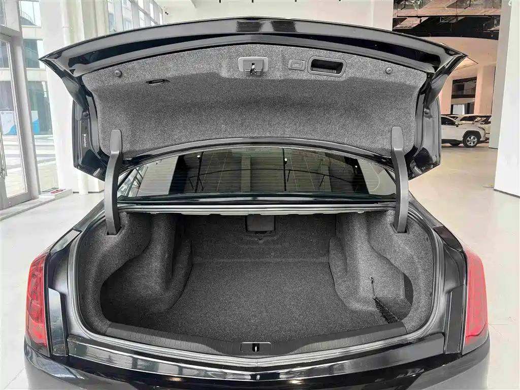Фото 17 - Cadillac CT6