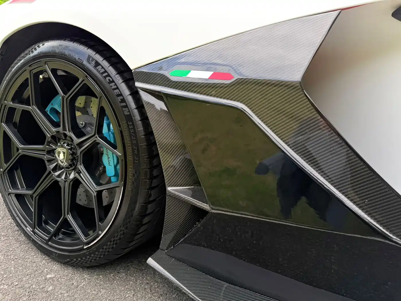 Lamborghini Aventador 2011 LP 700-4 фото 13