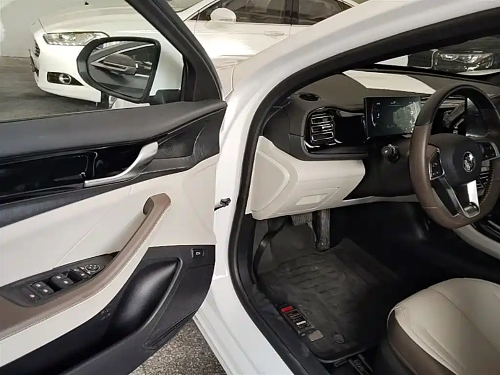 BYD Qin PLUS 2024 Glory Edition DM-i 55KM Leading фото 16