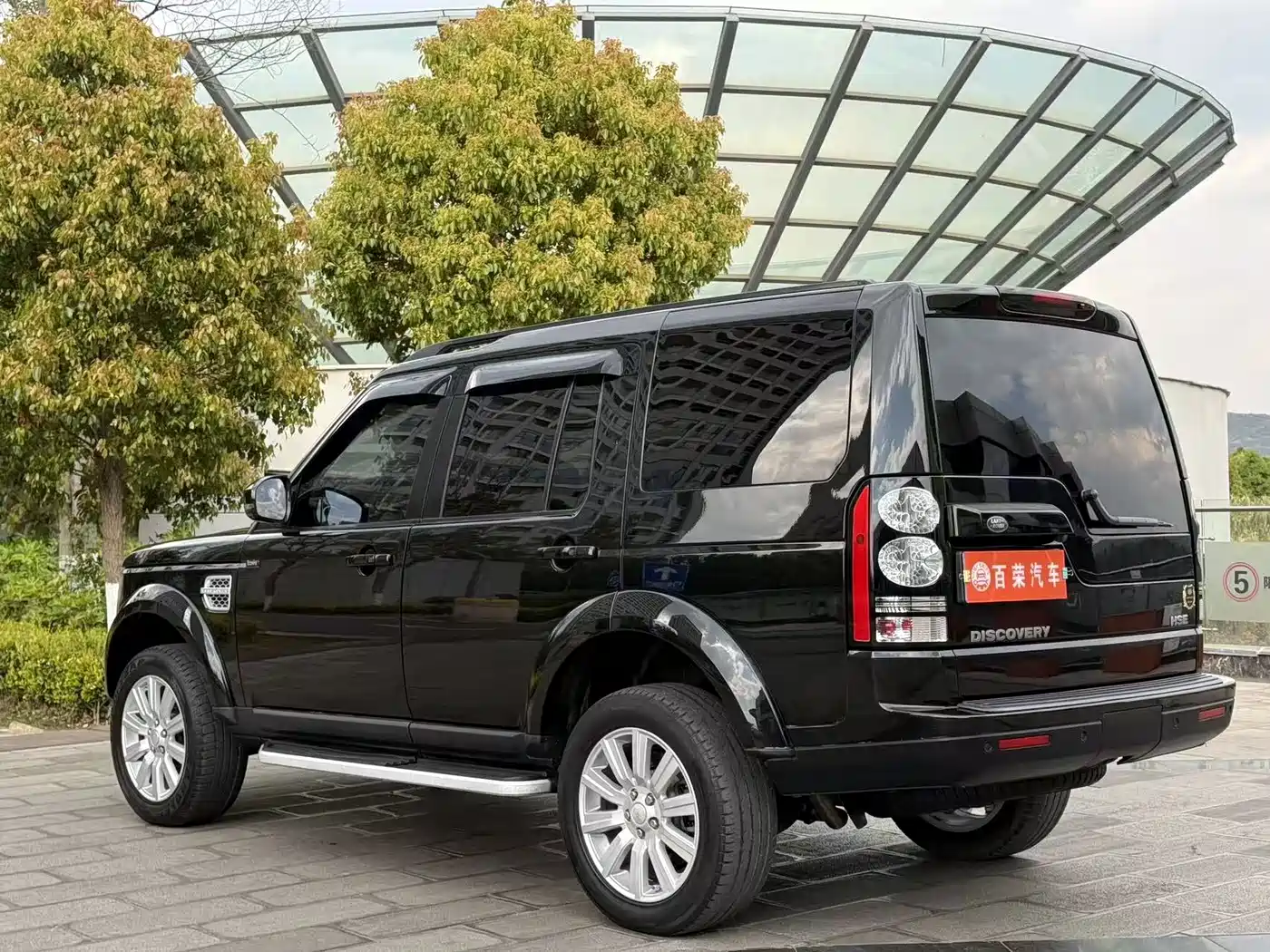 Land Rover Discovery 2015 3.0 SDV6 HSE Diesel фото 6