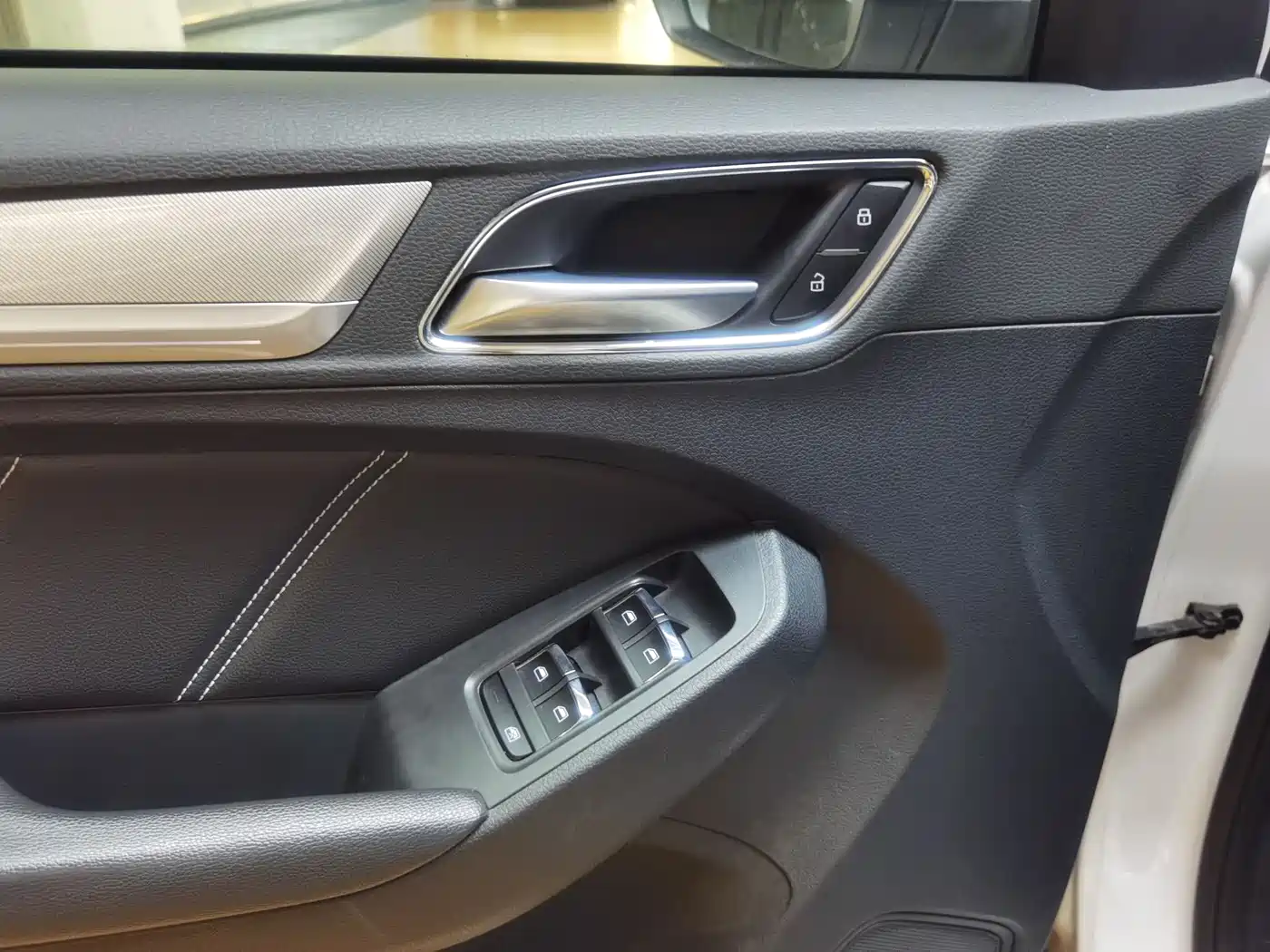 ROEWE RX5 NEW ENERGY