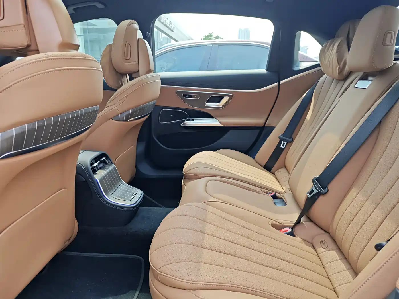 Mercedes-Benz E-Class New Energy 2024 E 350 e L Plug-in Hybrid Sedan фото 8