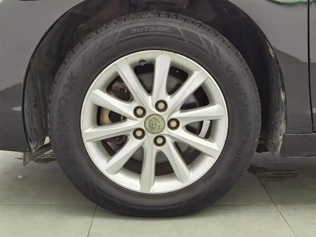 Toyota Camry 2013 200E Classic Elite Edition фото 17