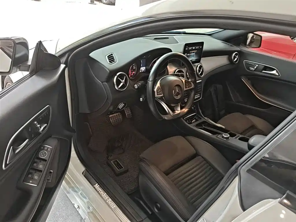 Mercedes-Benz CLA (Import) 2016 Facelift CLA 220 4MATIC фото 16