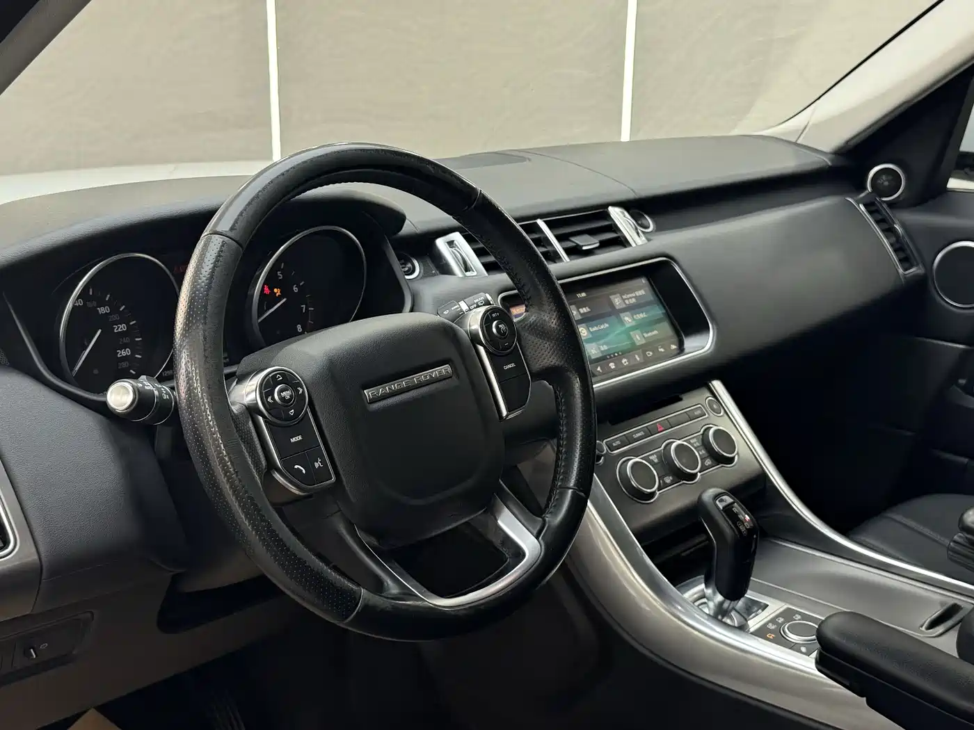 Land Rover Range Rover Sport 2017 3.0 SC V6 SE фото 25