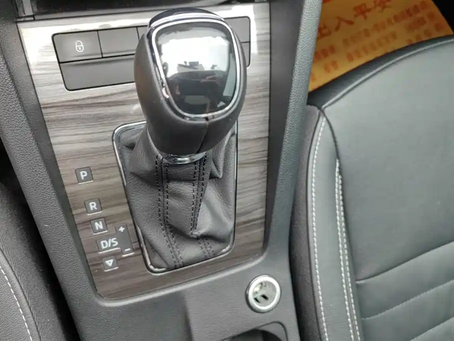 Škoda Octavia 2017 1.6L Automatic Smart Edition фото 16