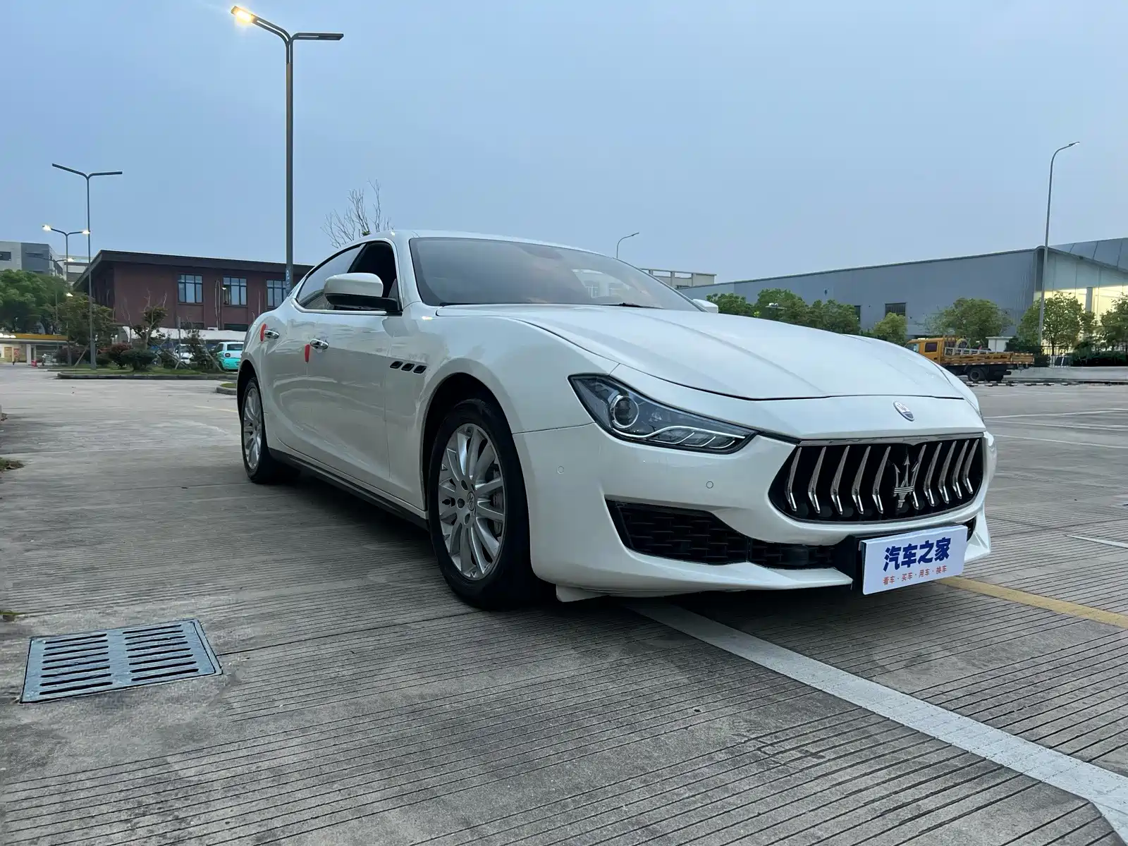 Photo 4 - Maserati Ghibli