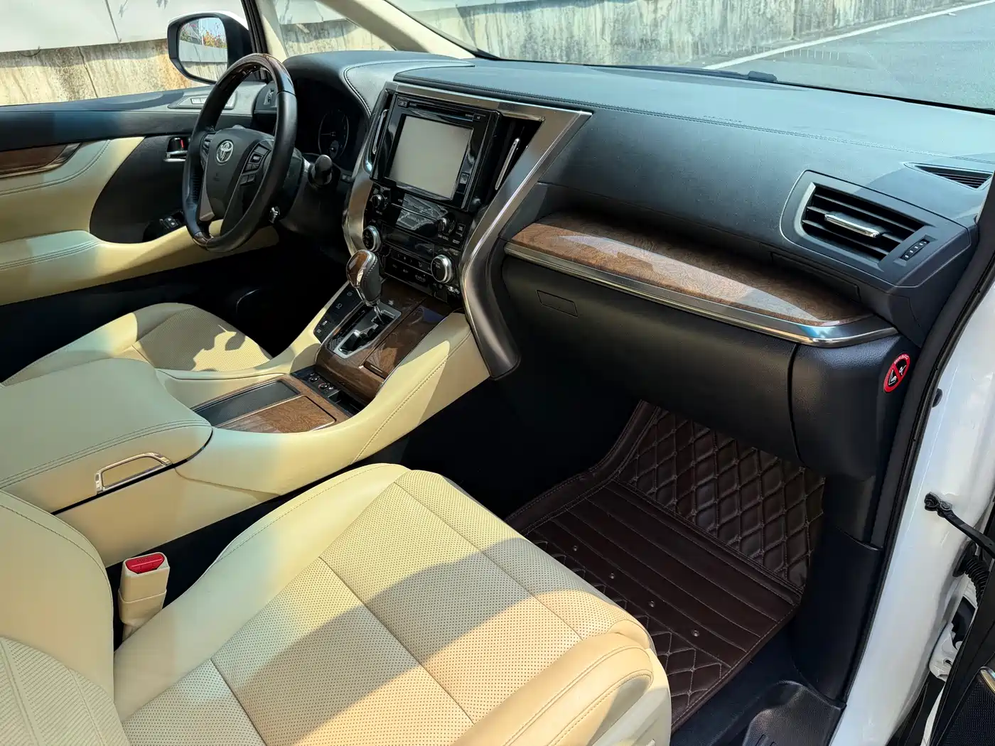Toyota Alphard 2015 3.5L Premium Edition фото 25