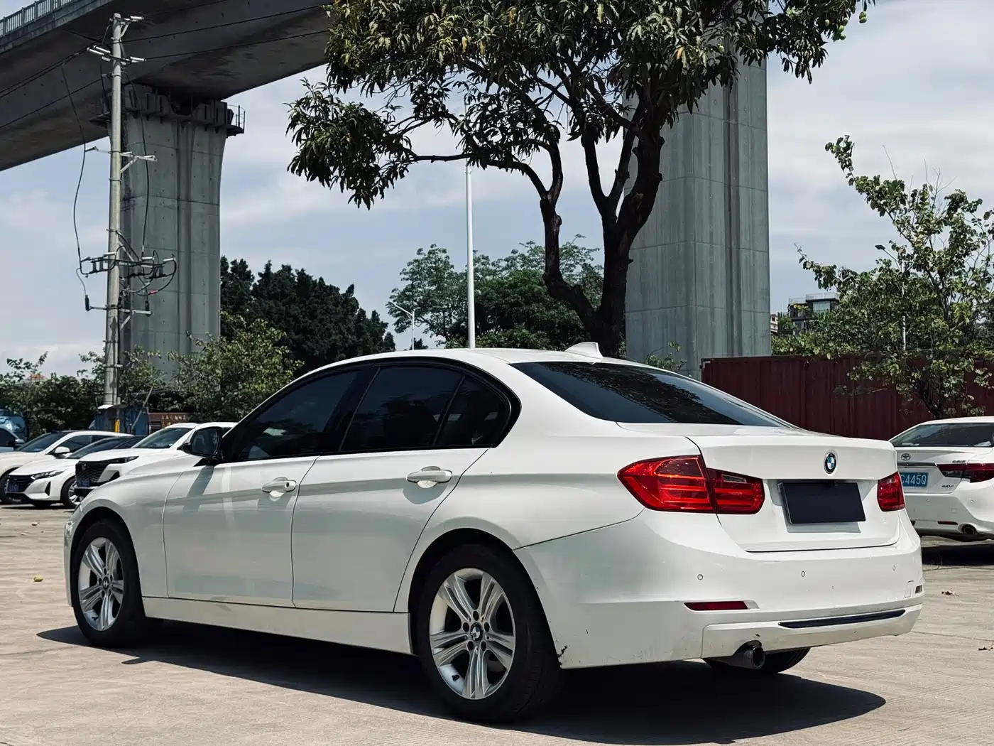 BMW 3 Series (Import) 2013 320i Sport Design Package фото 6