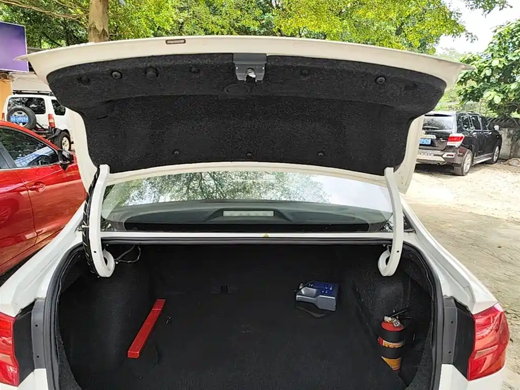Volkswagen Bora 2016 Model 1.6L Automatic Fashion фото 19
