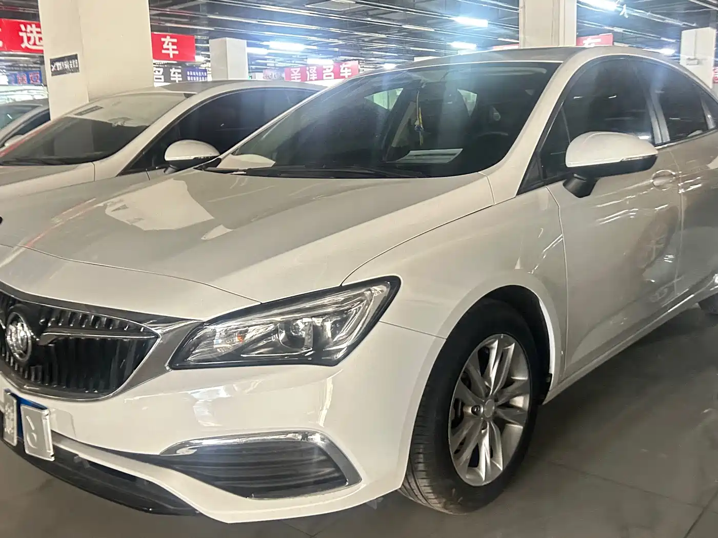 Buick Verano 2018 Sedan 20T Dual Clutch Leading фото 3
