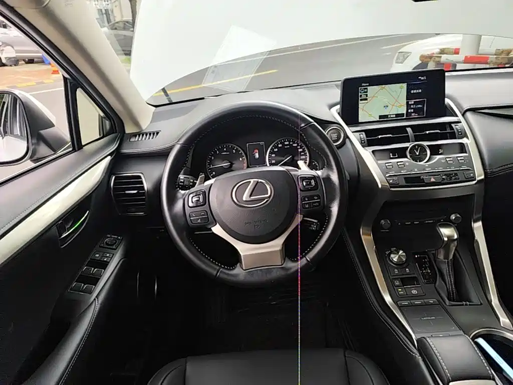 Фото 11 - Lexus NX