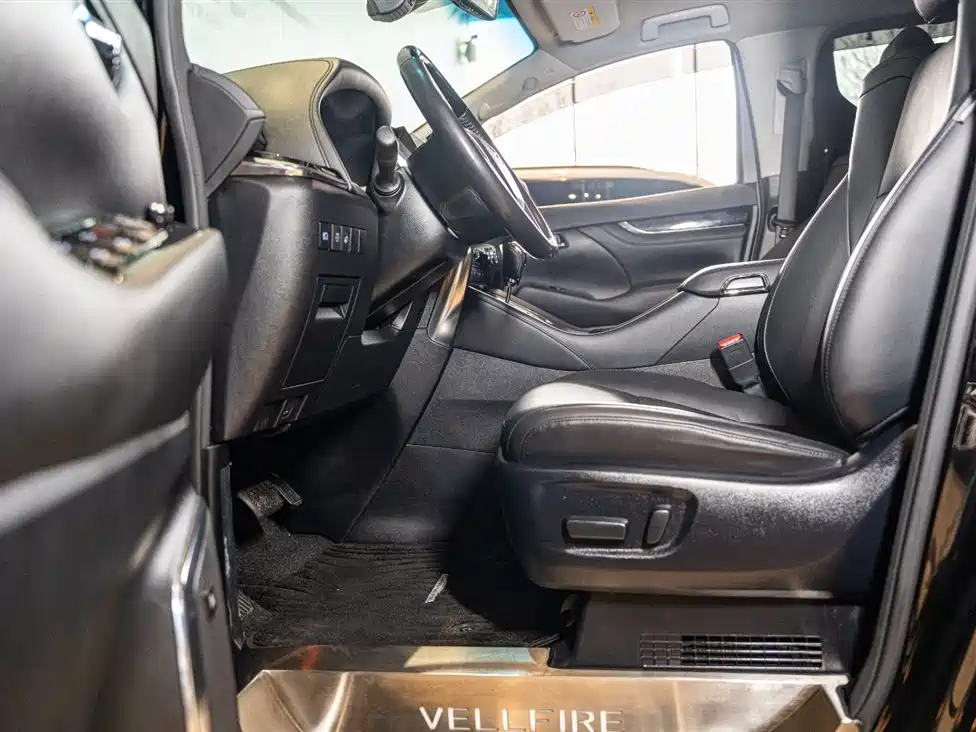 Toyota Vellfire 2020 Twin Engine 2.5L HV Luxury Edition фото 7