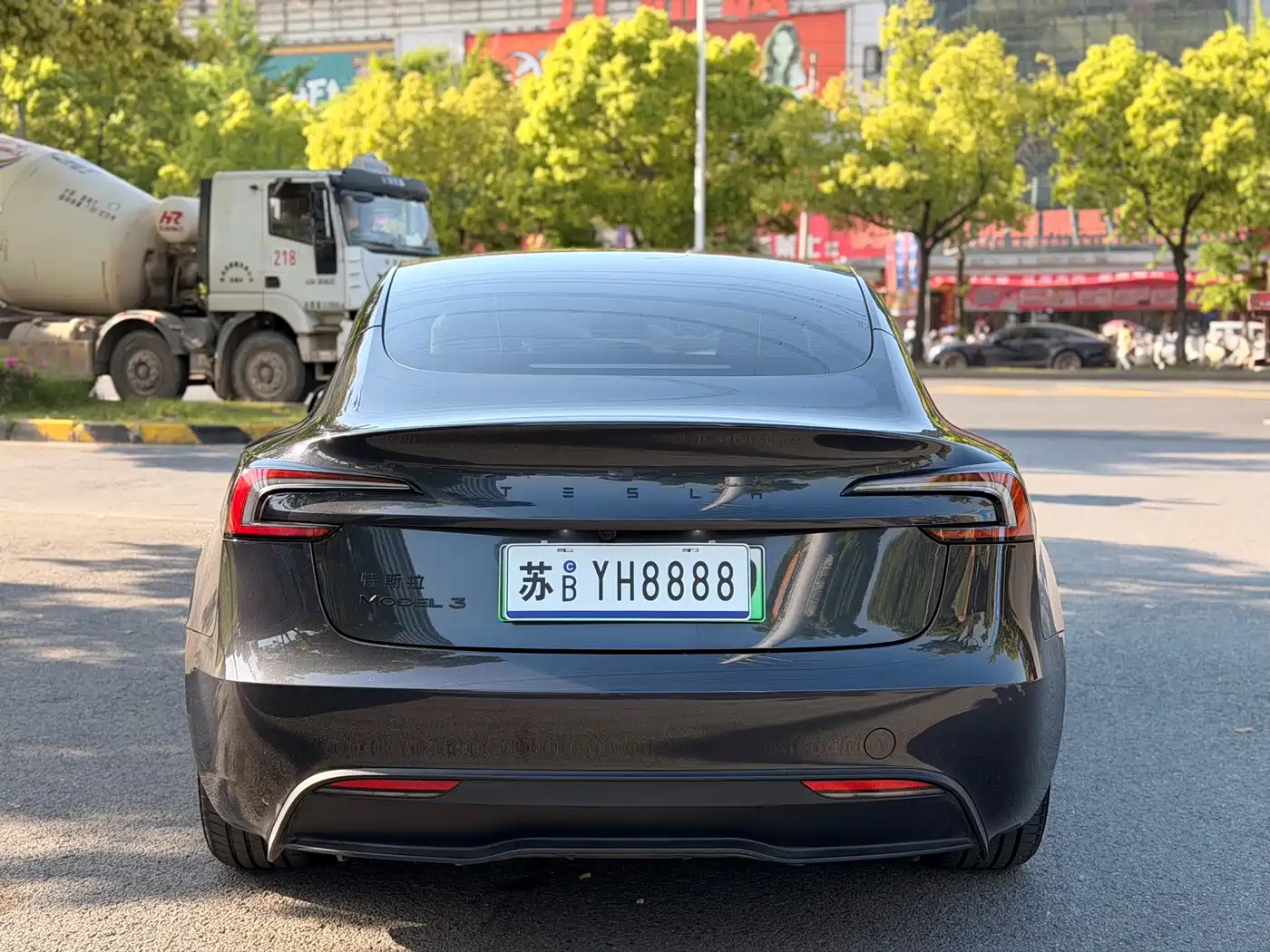 TESLA MODEL 3