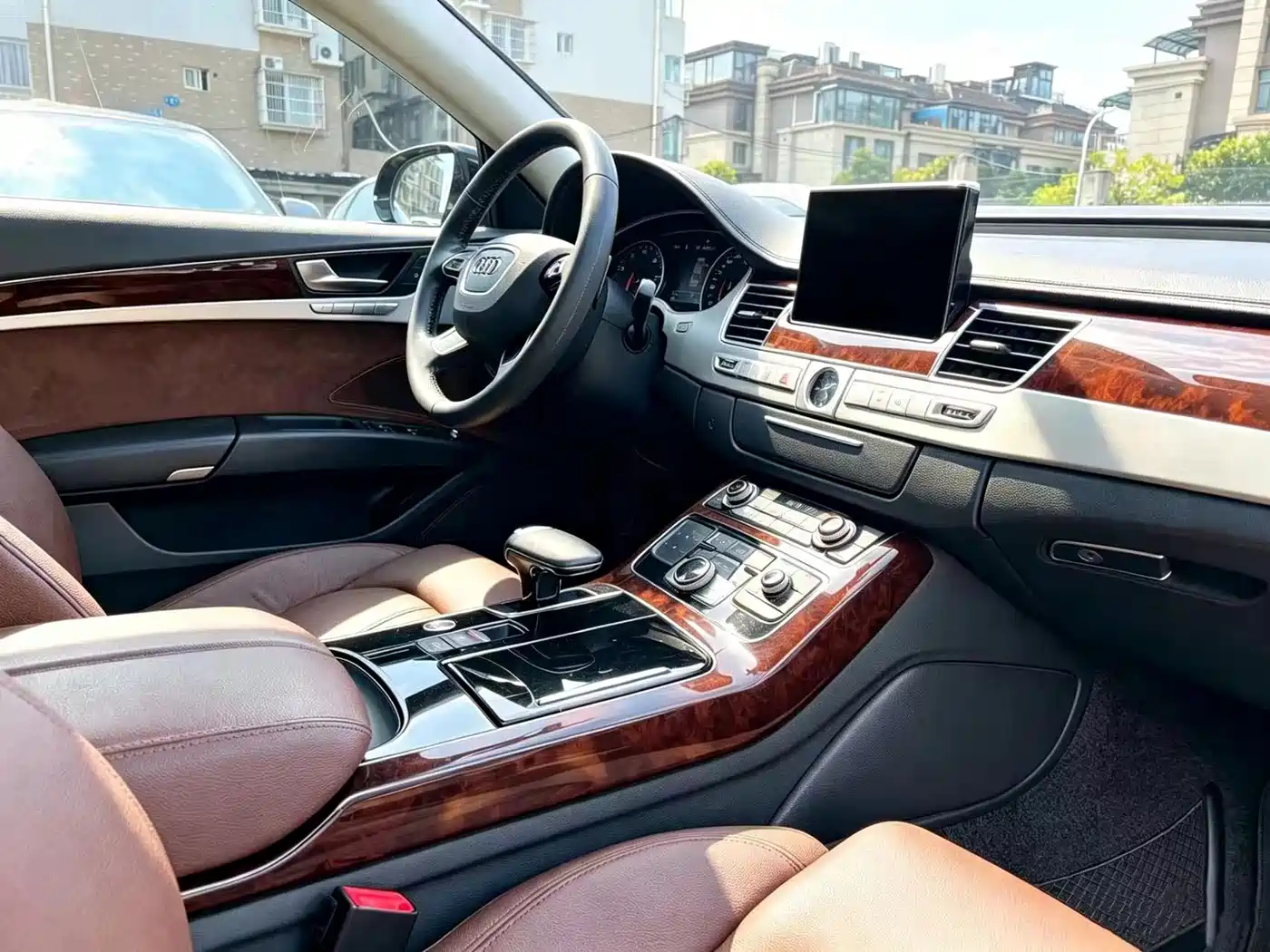 Фото 16 - Audi A8
