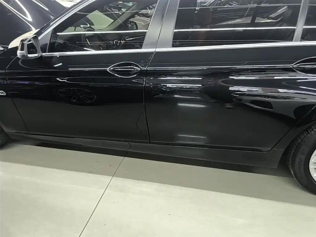 BMW 5 Series 2014 525Li Leading фото 22