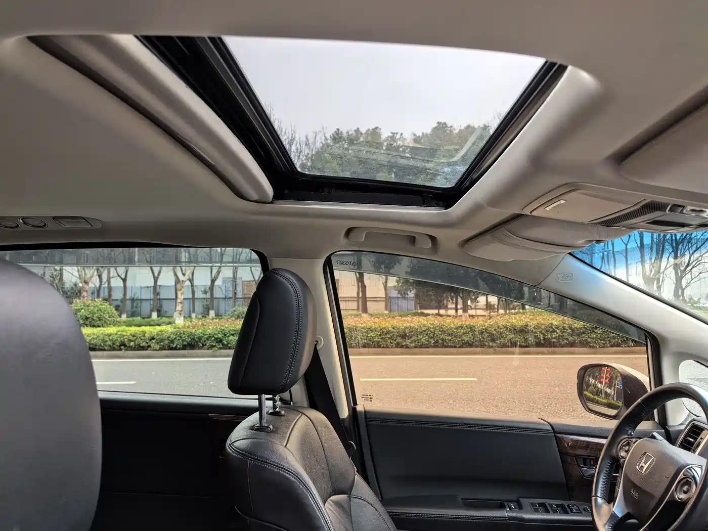Honda Odyssey 2015 Facelift 2.4L Smart Enjoyment Edition фото 15