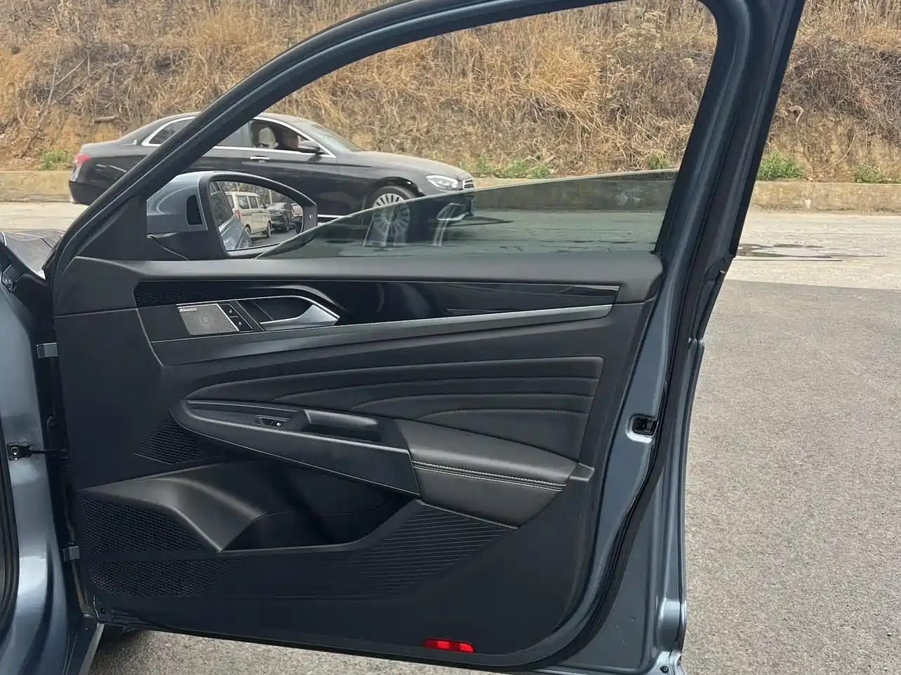 Volkswagen Passat 2022 330TSI Luxury Edition фото 38