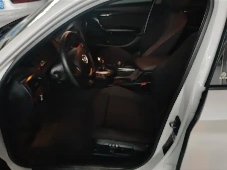 BMW 1 Series (Import) 2013 Facelift 118i Sport Model фото 9