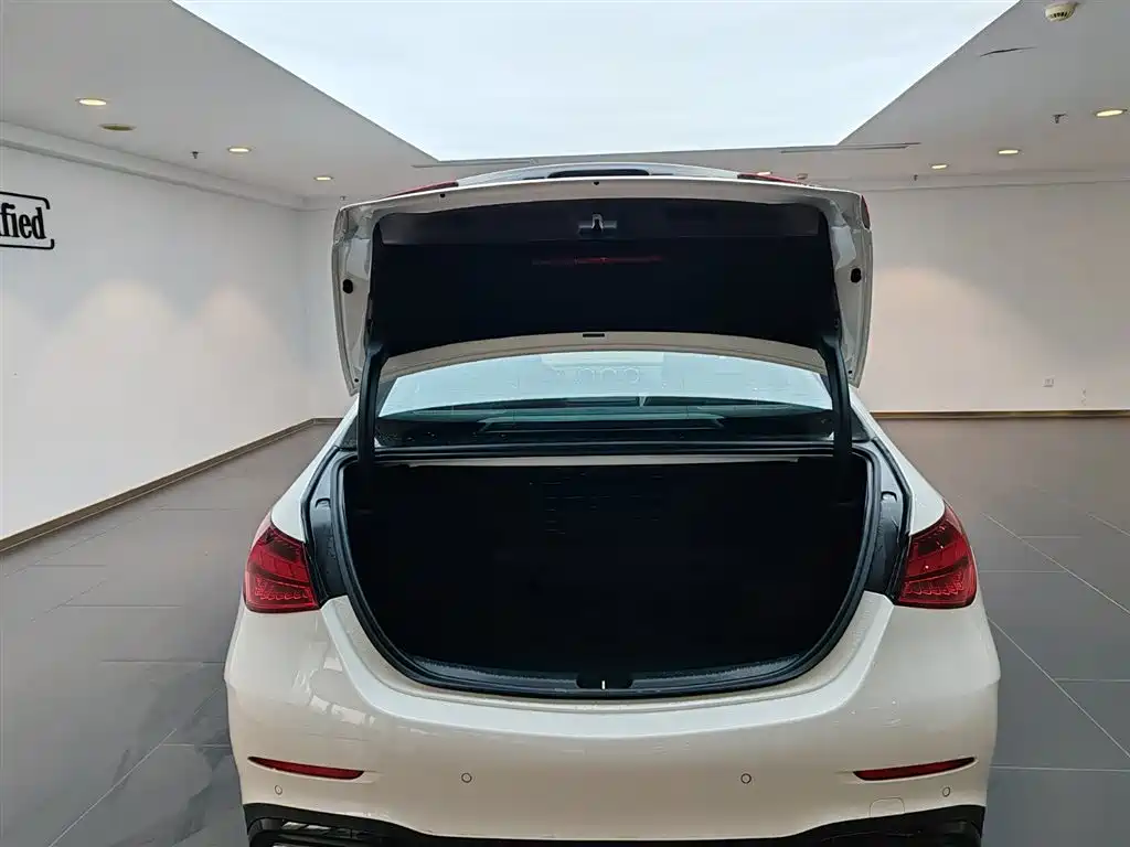Mercedes-Benz C-Class 2024 C 260 L Night Edition Sport фото 8