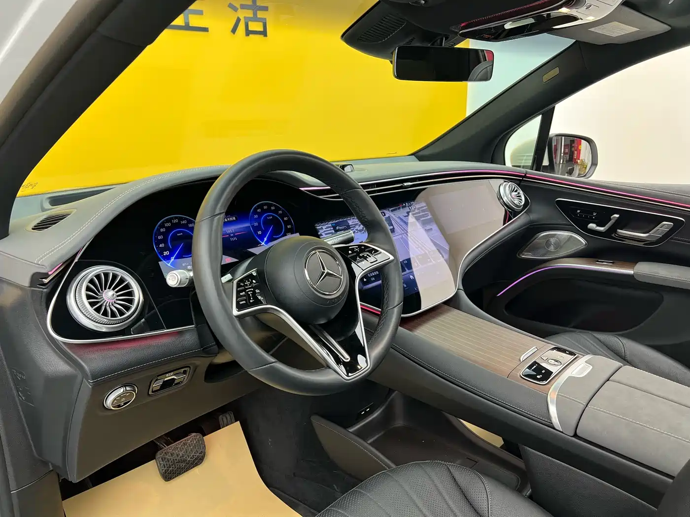 MERCEDES-BENZ EQS SUV