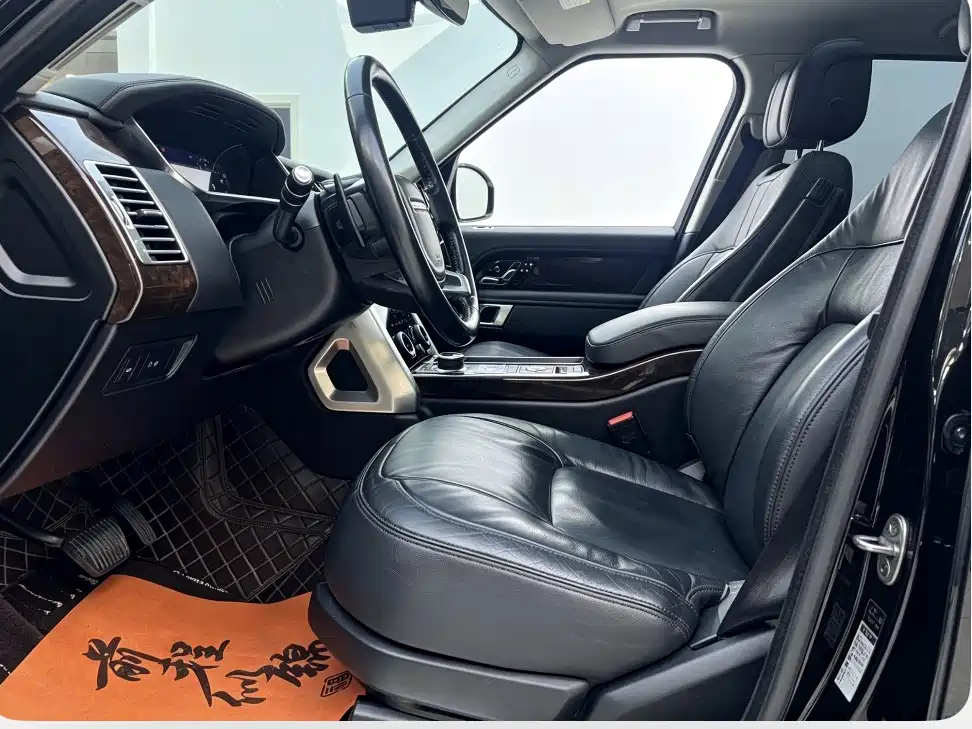 Land Rover Range Rover 2021 3.0 L6 Golden Age Edition фото 10