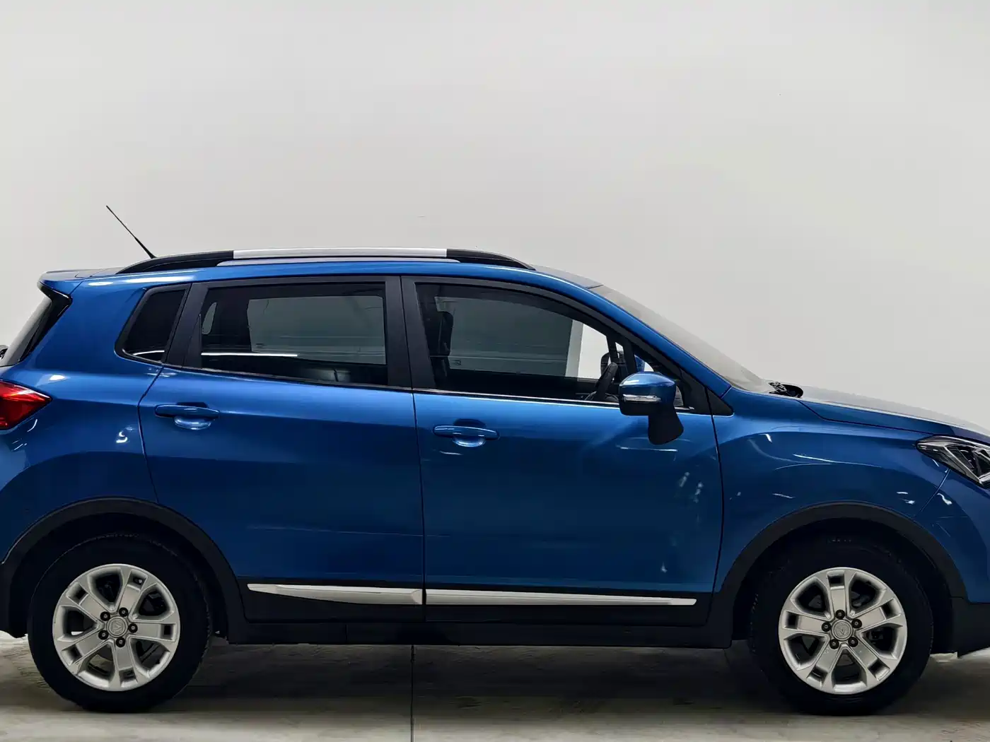 Фото 8 - Changan CS15
