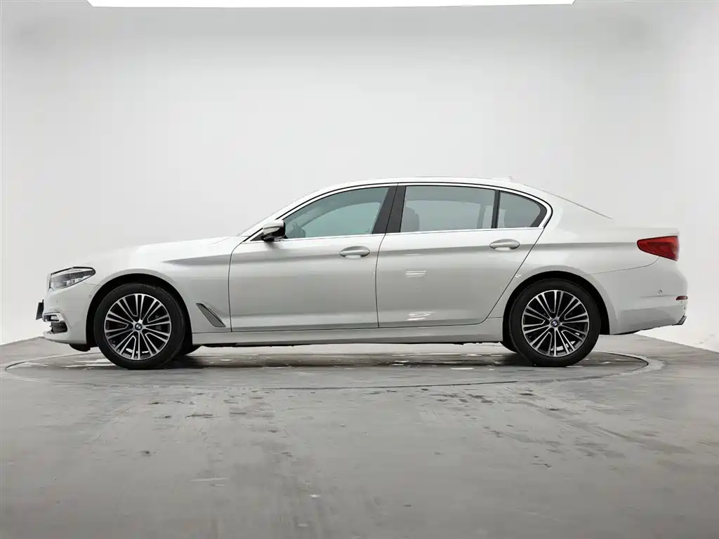BMW 5 Series 2019 530Li Premium Luxury Package фото 5