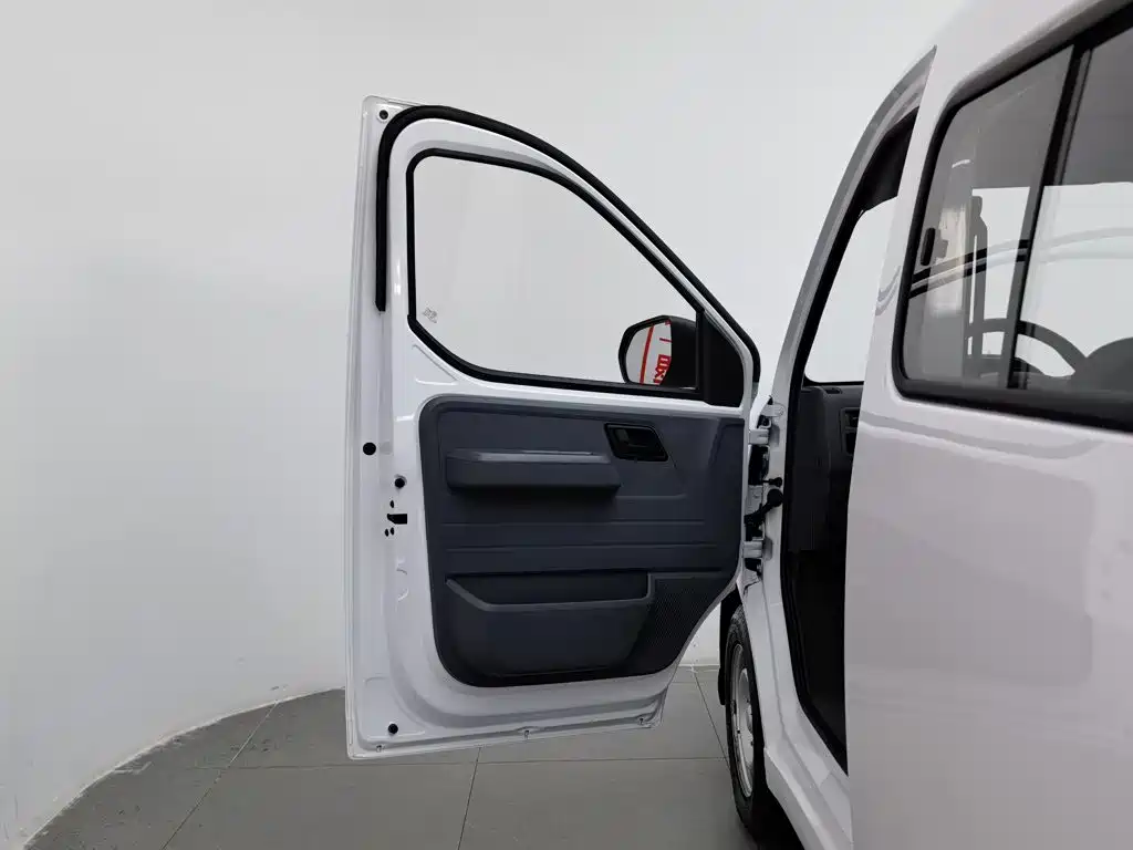 Wuling Motors Wuling Yangguang 2025 2024 300KM Comfort Bus Version 75kW
