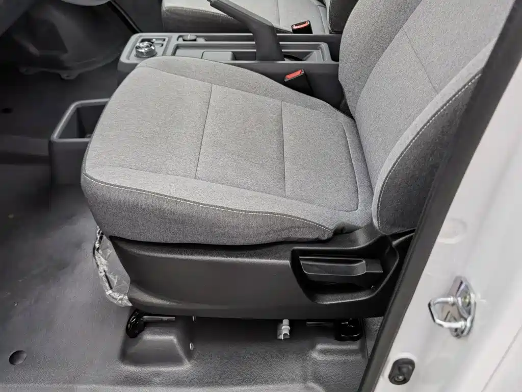 Wuling Motors Wuling Yangguang 2025 2024 300KM Comfort Bus Version 75kW