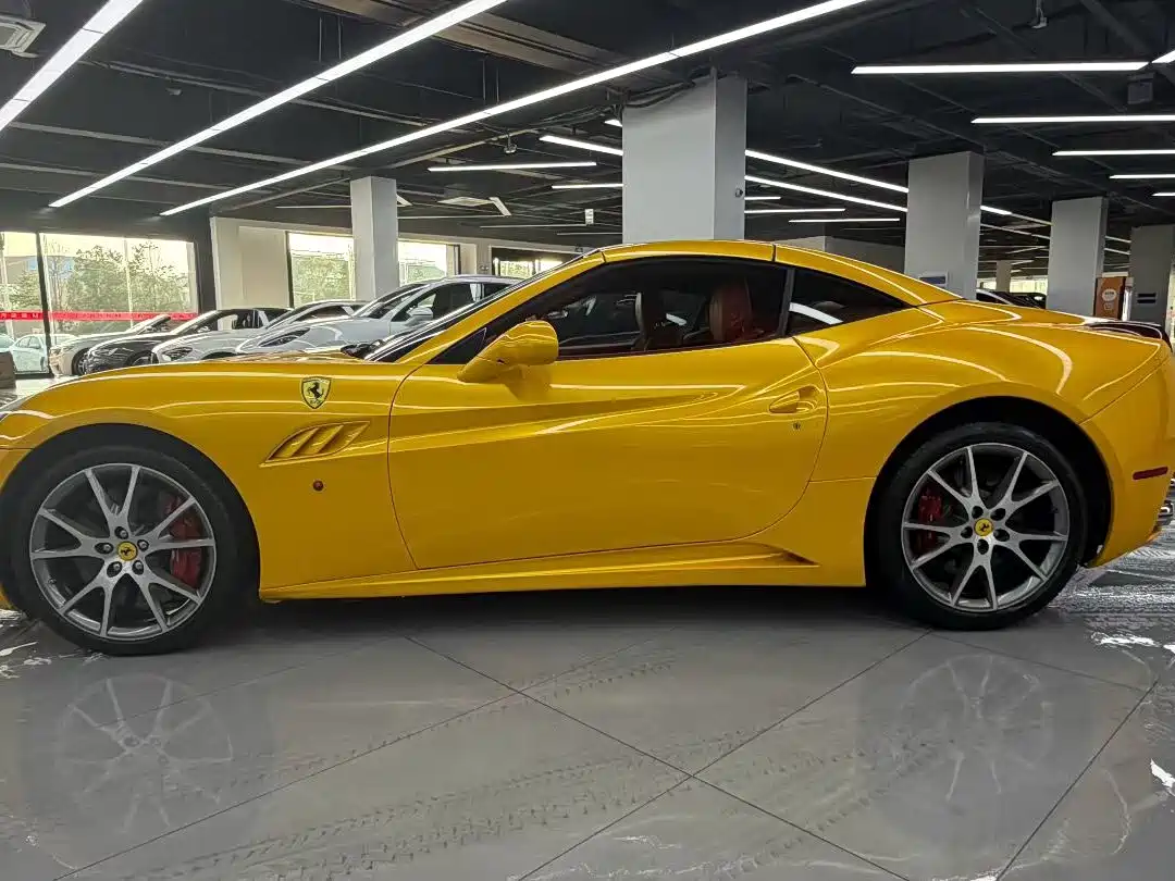 Ferrari California T 2011 2009 4.3L Standard