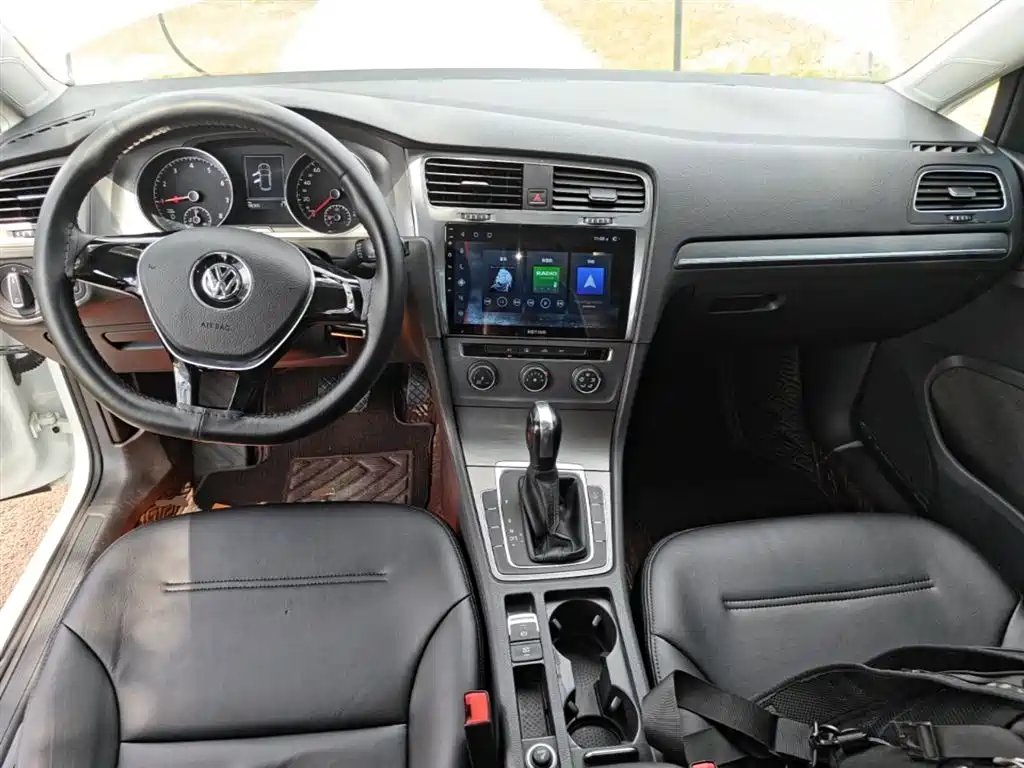 Volkswagen Golf 2015 1.6L Automatic Comfort фото 10
