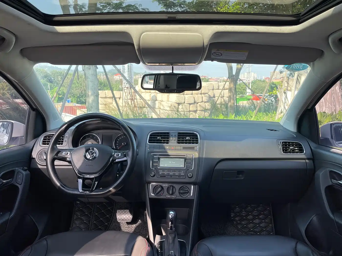 Volkswagen Polo 2016 1.6L Automatic Comfort фото 5