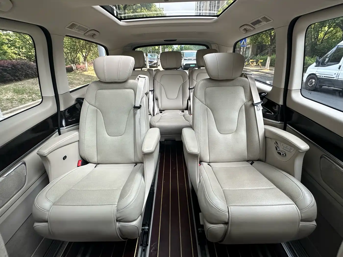 Mercedes-Benz V-Class 2018 V 260 L Premium Long Wheelbase Edition China VI фото 22