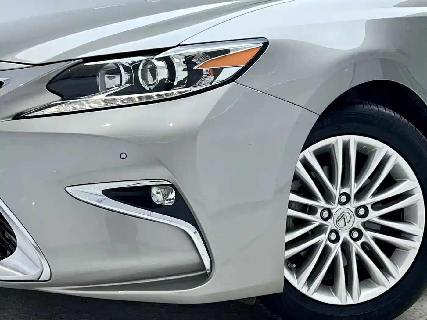 Lexus ES 2015 200 Elite Edition фото 18