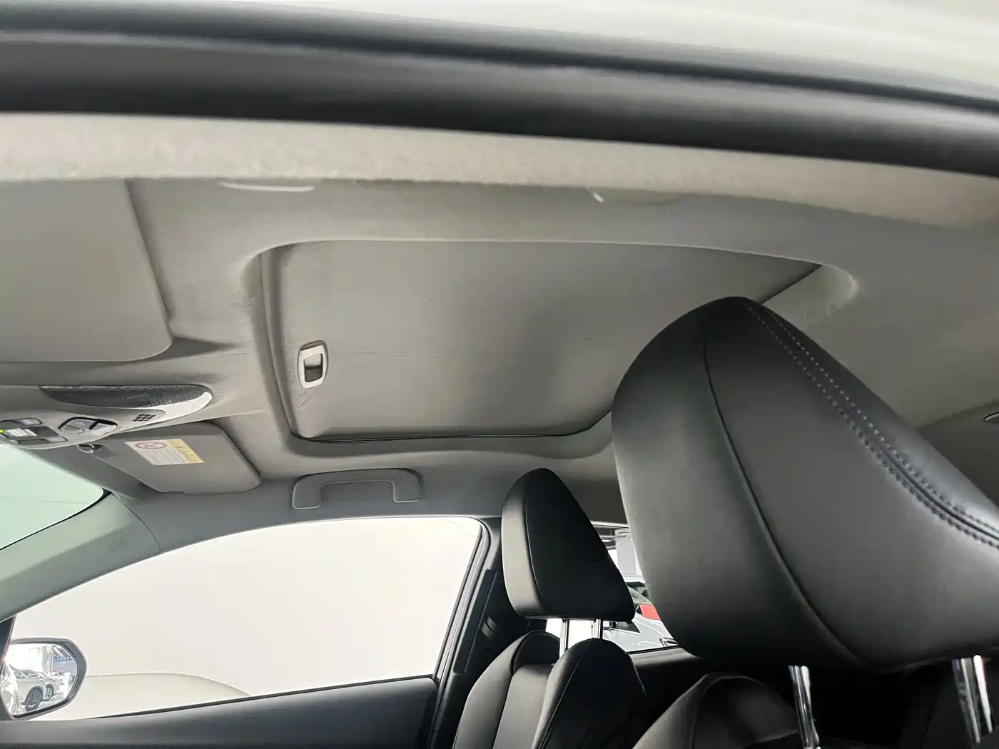 Toyota C-HR 2021 Dual Engine 2.0L E-CVT Luxury Edition фото 9