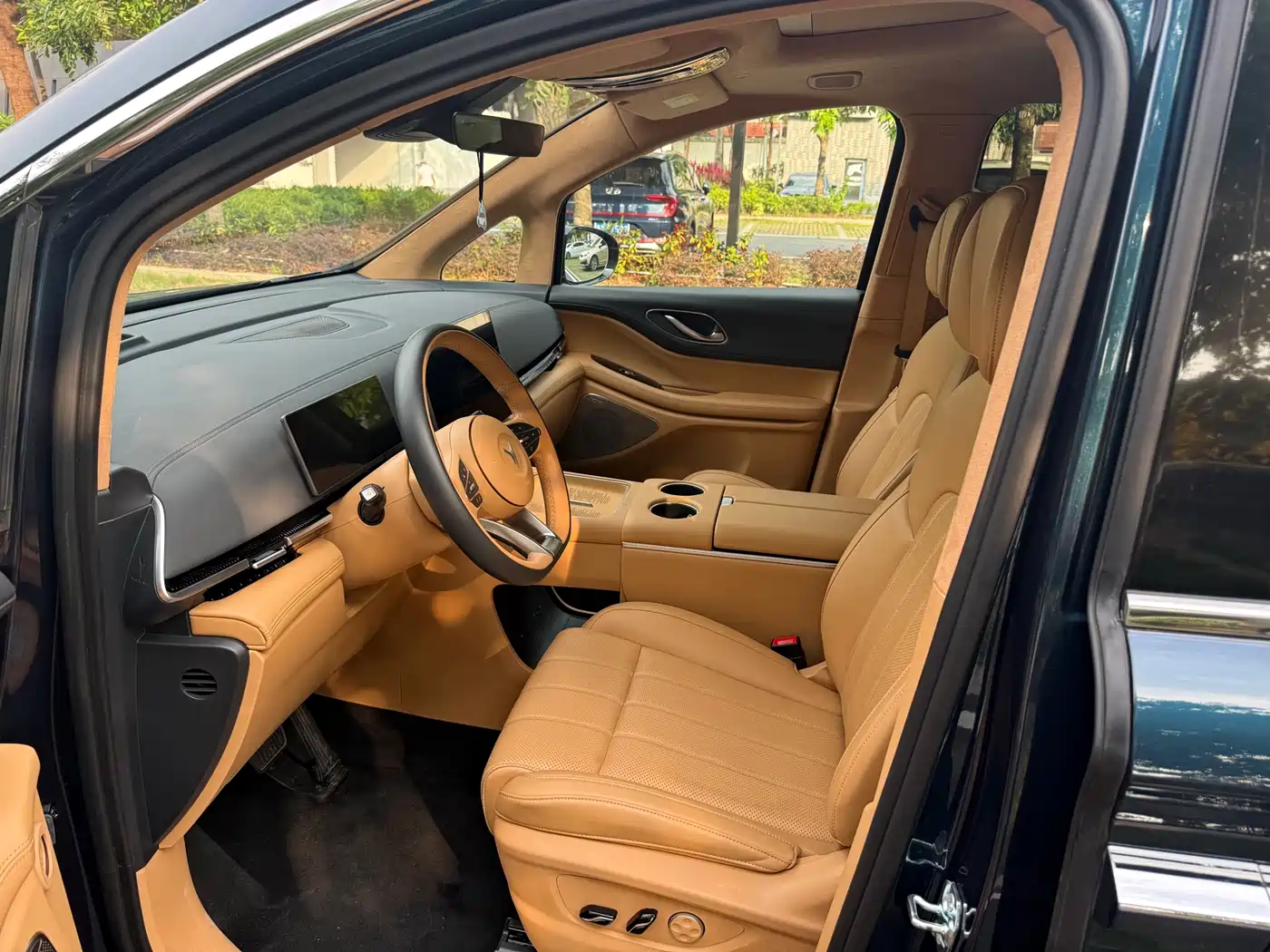 Voyah Auto Voyah Dreamer 2025 Model PHEV 4WD Premium QianKun Edition фото 9