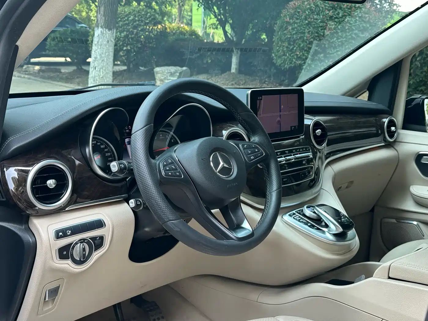 Mercedes-Benz V-Class 2018 V 260 L Premium Long Wheelbase Edition China VI фото 8
