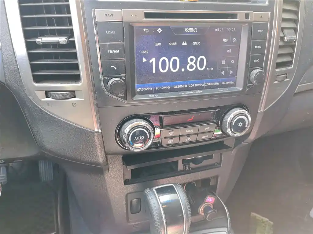 Mitsubishi Pajero (Import) 2016 3.0L Automatic Standard (China V) фото 10
