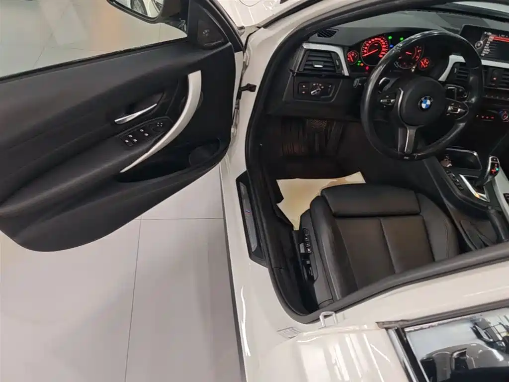 BMW 3 Series 2015 328i M Sport фото 16