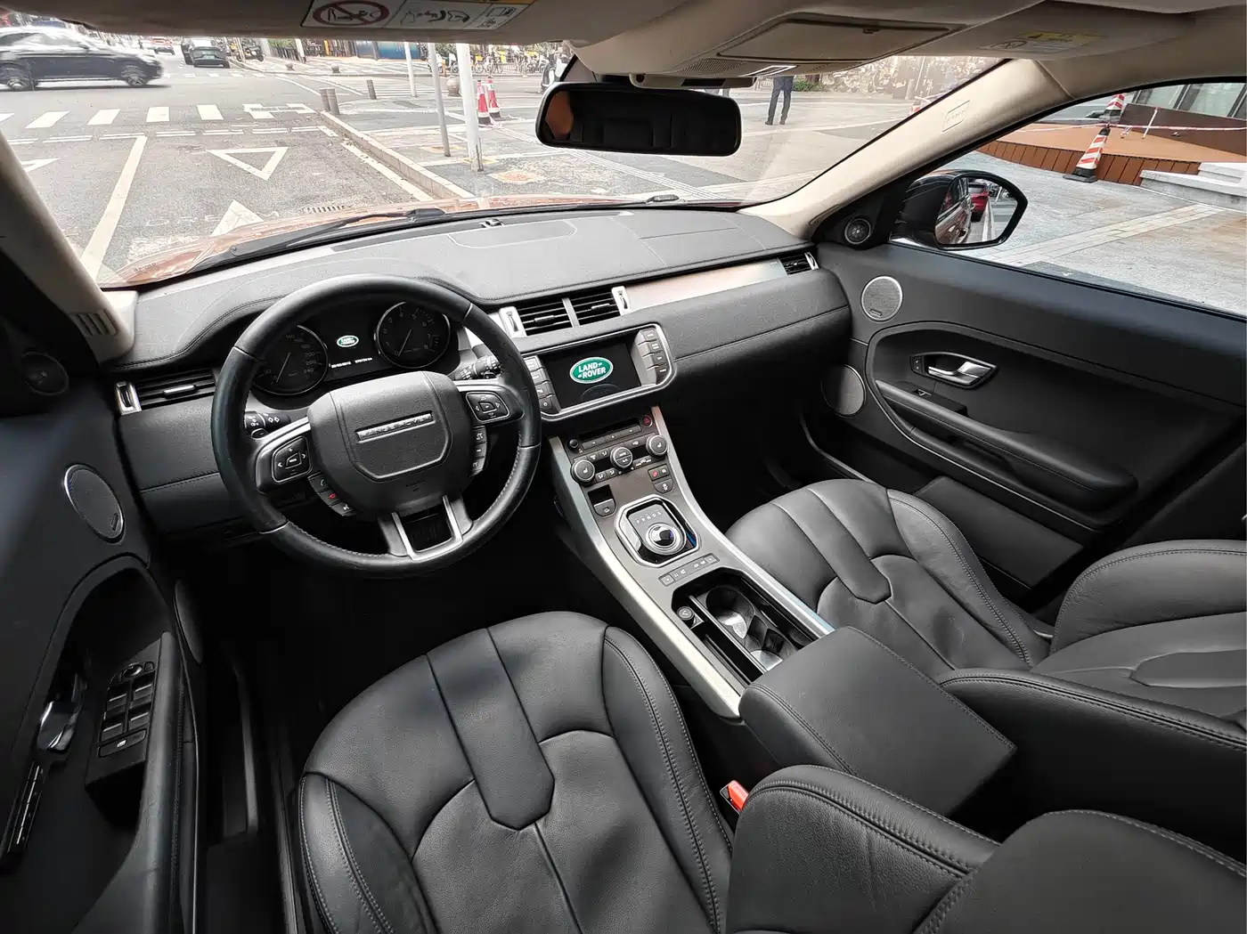 Land Rover Range Rover Evoque 2015 2.0T 5-Door Intelligent Edition фото 12