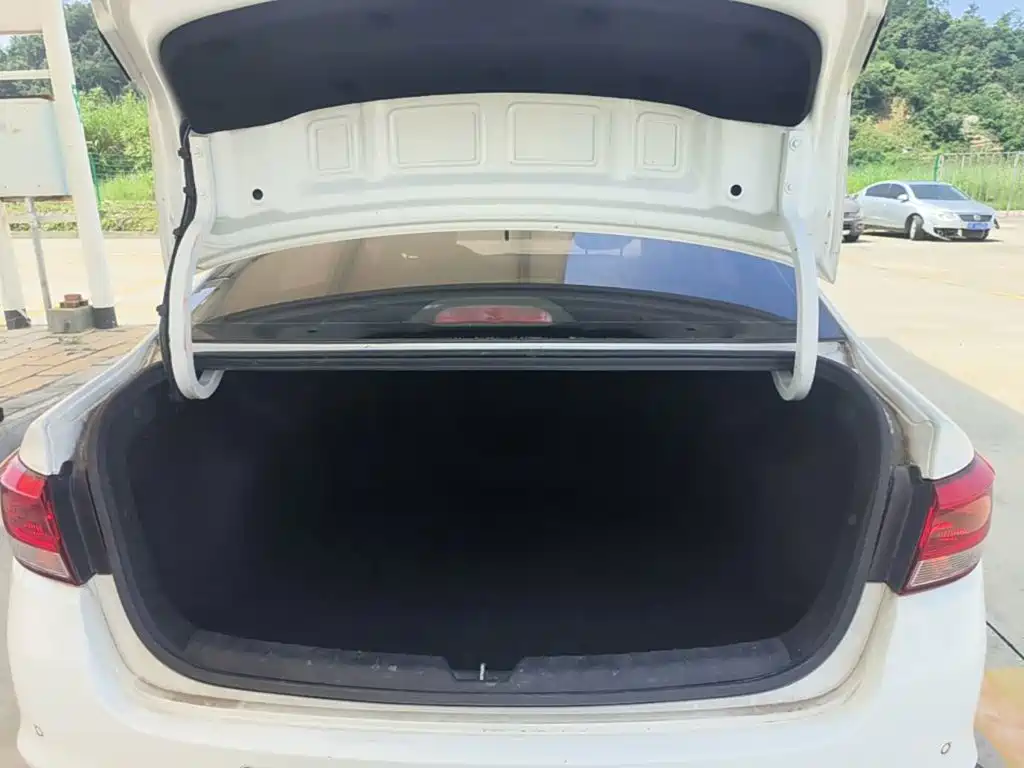 Kia K2 2018 2017 Sedan 1.4L AT GLS