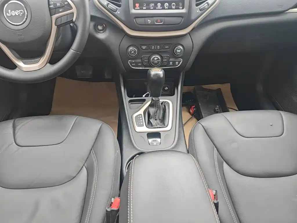 Jeep Cherokee 2018 2017 2.4L Leading Smart Edition