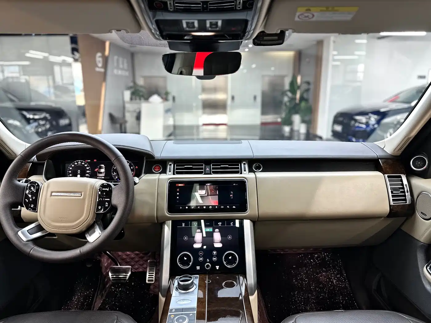 Land Rover Range Rover 2021 3.0 L6 Heritage Edition фото 12