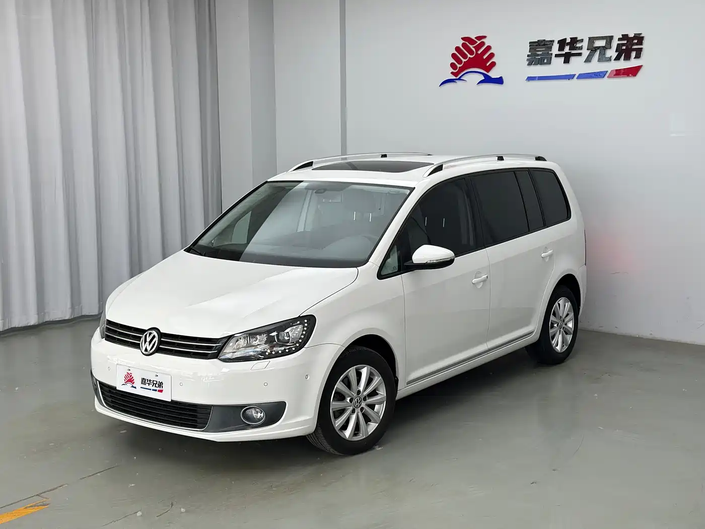 Volkswagen Touran 2015 1.4T DSG Flagship Edition 5-seater фото 2