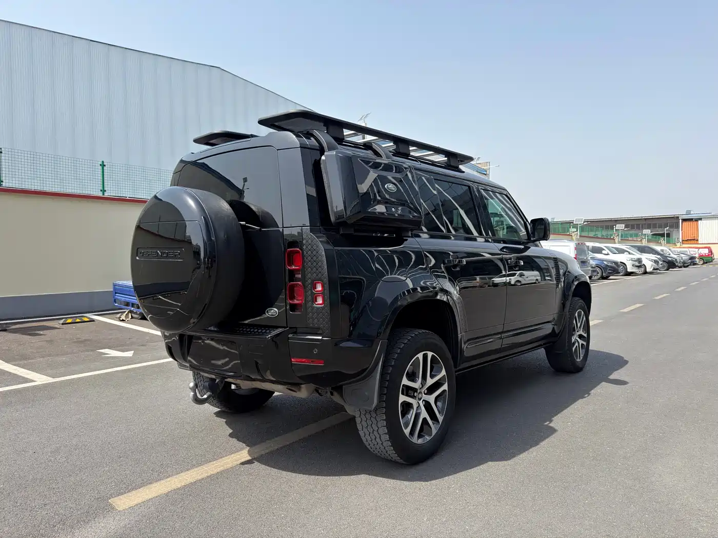 Land Rover Defender 2023 Facelift 110 3.0T P400 Dark Special Edition фото 17