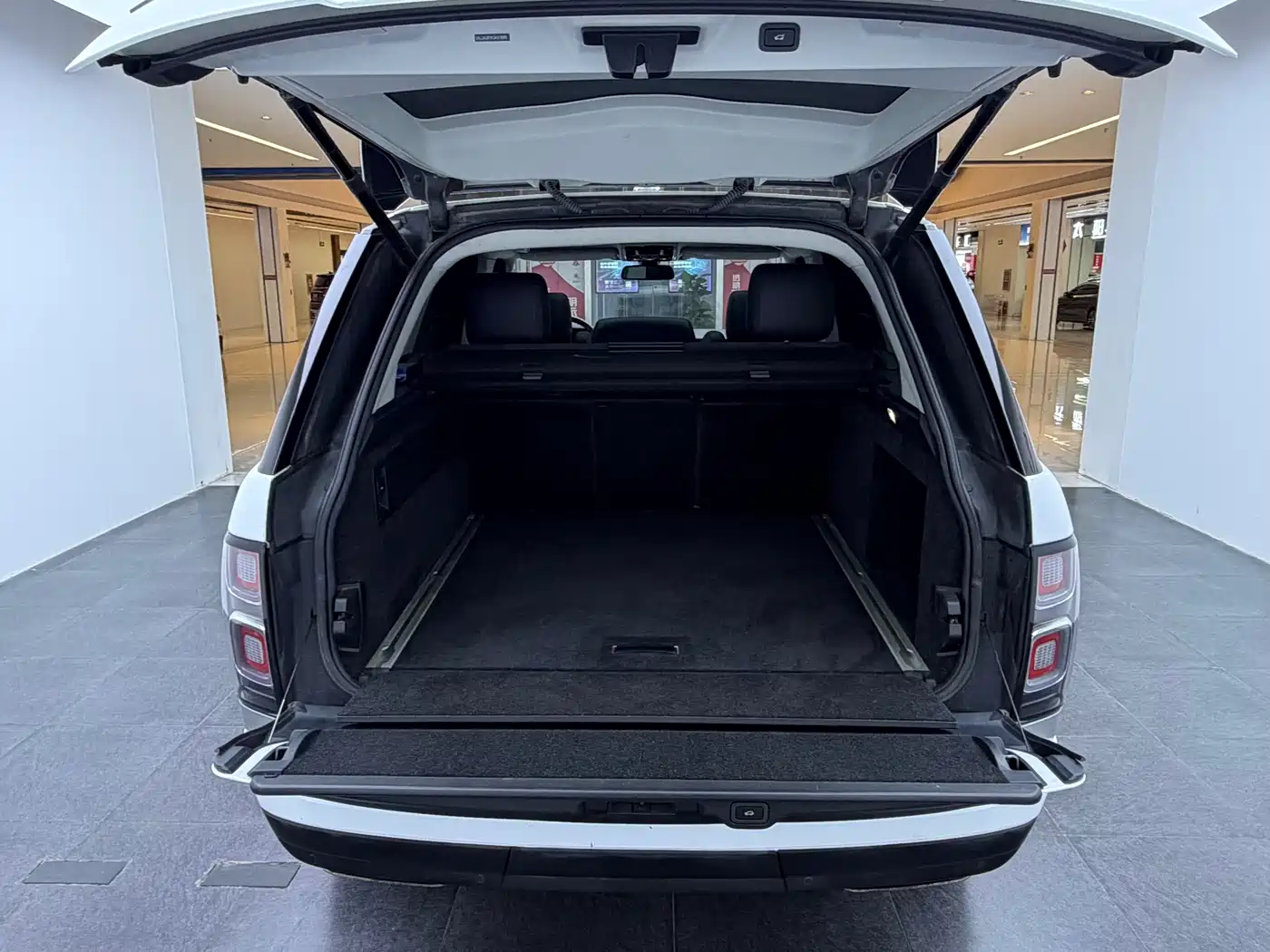 Land Rover Range Rover 2015 3.0 TDV6 Vogue фото 22