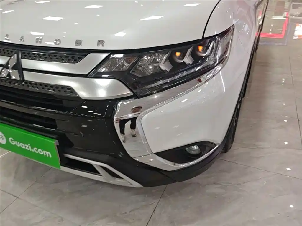 Mitsubishi Outlander 2019 2.4L 4WD Deluxe Edition 7-seater China V фото 24