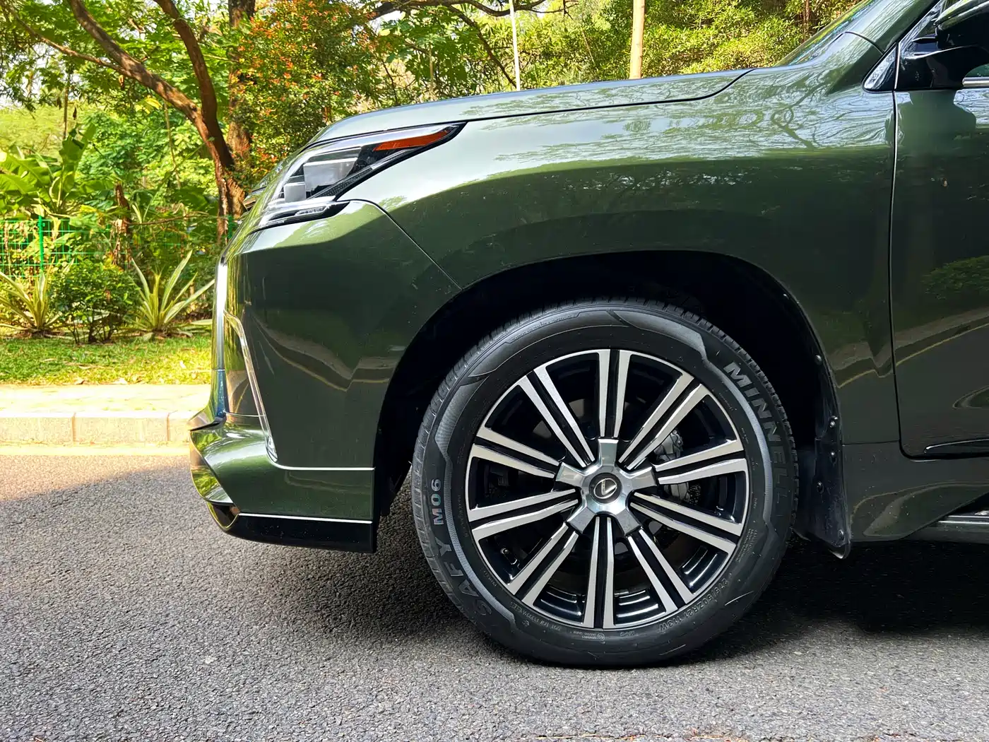 Lexus LX фото 17
