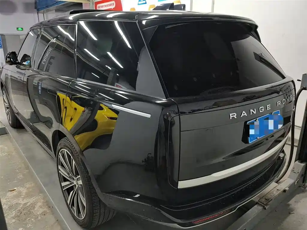 Land Rover Range Rover 2024 3.0 L6 400PS Genesis Extended фото 4